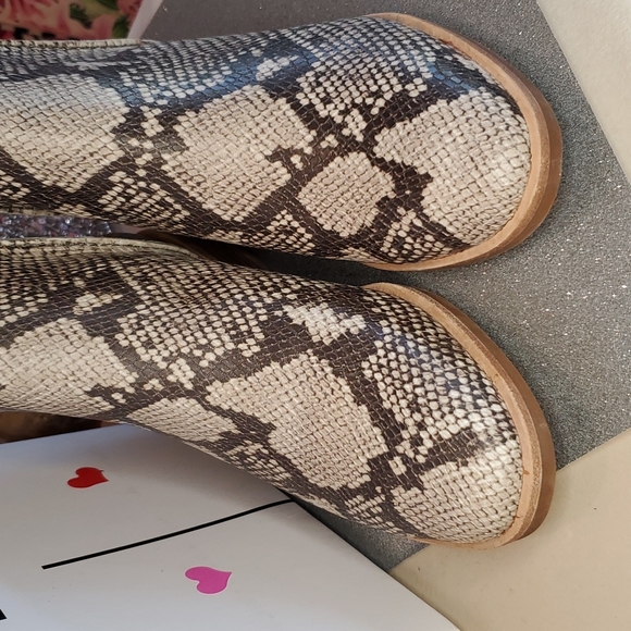 🎉HP🎉! Dolce Vita ⭐️NWT⭐️ Size 7 Snake Print Stella Booties! ❤❤❤ - Picture 5 of 16